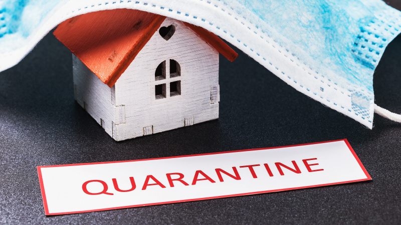 Nuo šeštadienio grįžusiems į JK iš Čekijos, Šveicarijos ir Jamaikos teks 2 savaites karantinuotis