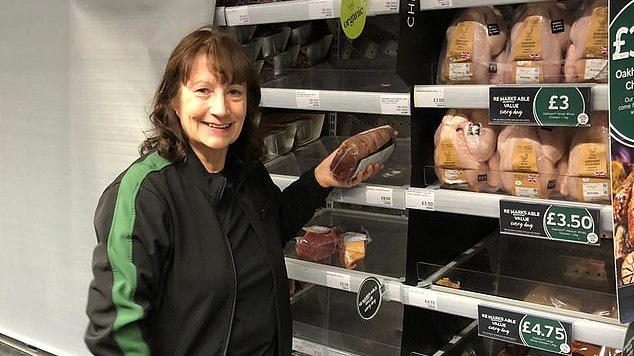 Britė prieš 25 metus laimėjo loterijoje, bet vis dar dirba ... M&S parduotuvėje