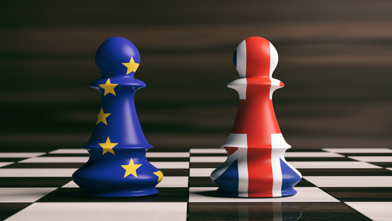 Augant įtampai dėl „Brexit“, JK ir ES atstovai susitinka skubioms deryboms 