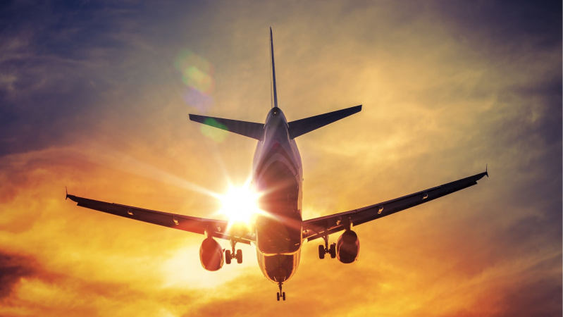 Oro linijos piktinasi chaosu Europoje: taisyklių „kratiniai“ trukdo grįžti prie reguliarių kelionių