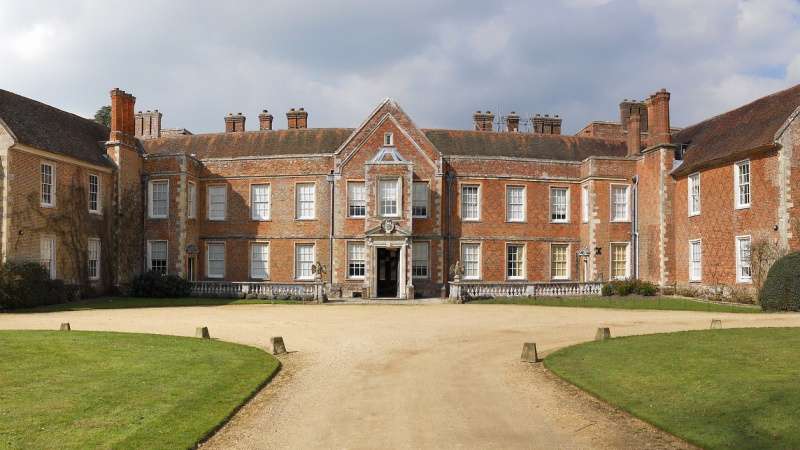 Pandemija suartino britų karališkąją šeimą