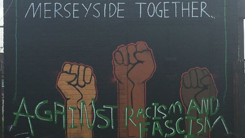 Jungtinėje Karalystėje – freska prieš rasizmą palaikant užpultą lietuvį berniuką