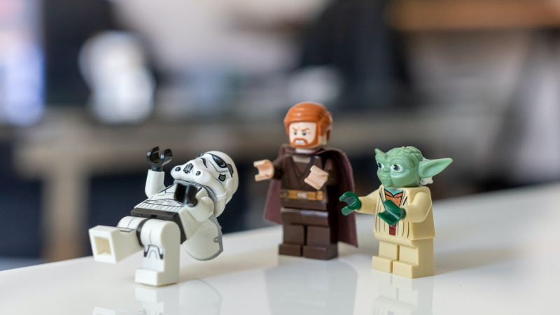 Britų pora šiukšlių maišuose rado 400 tūkst. svarų vertės „Žvaigždžių karų“ žaislų