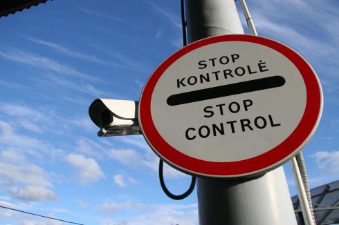 Pasieniečiai tramdė du agresyviai nusiteikusius įtartinus keliautojus