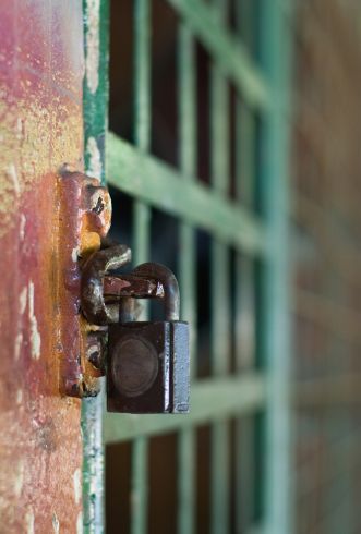 Danijoje įtariamas banko plėšikas pabėgo iš teismo, kad įsidarbintų firmoje