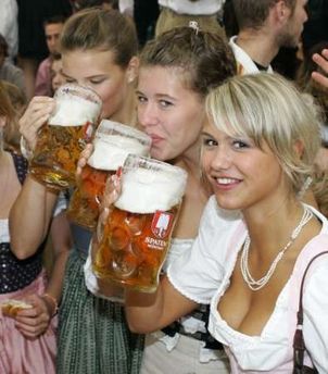 Bavarijos premjerui 2 litrai alaus už vairo - ne kliūtis