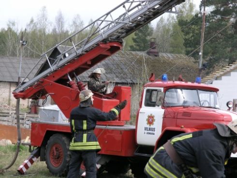 Užutrakyje sudegė poilsio namai