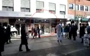 Nufilmuoti plėšikai iš Lietuvos apvogę juvelyrinę parduotuvę