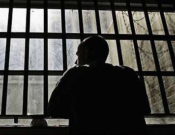 Kazachstane protestuojantys kaliniai persipjovė pilvus