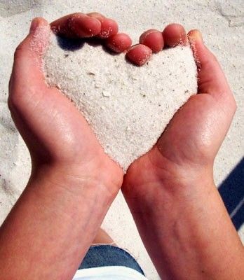 Smėlį valganti moteris maisto raciono nekeičia