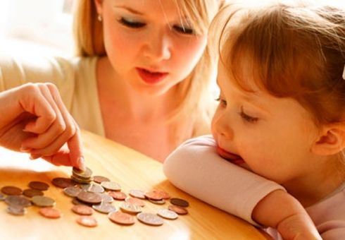 Vienišos mamos ir tėvai Anglijoje: alimentai ir pašalpos (I dalis)